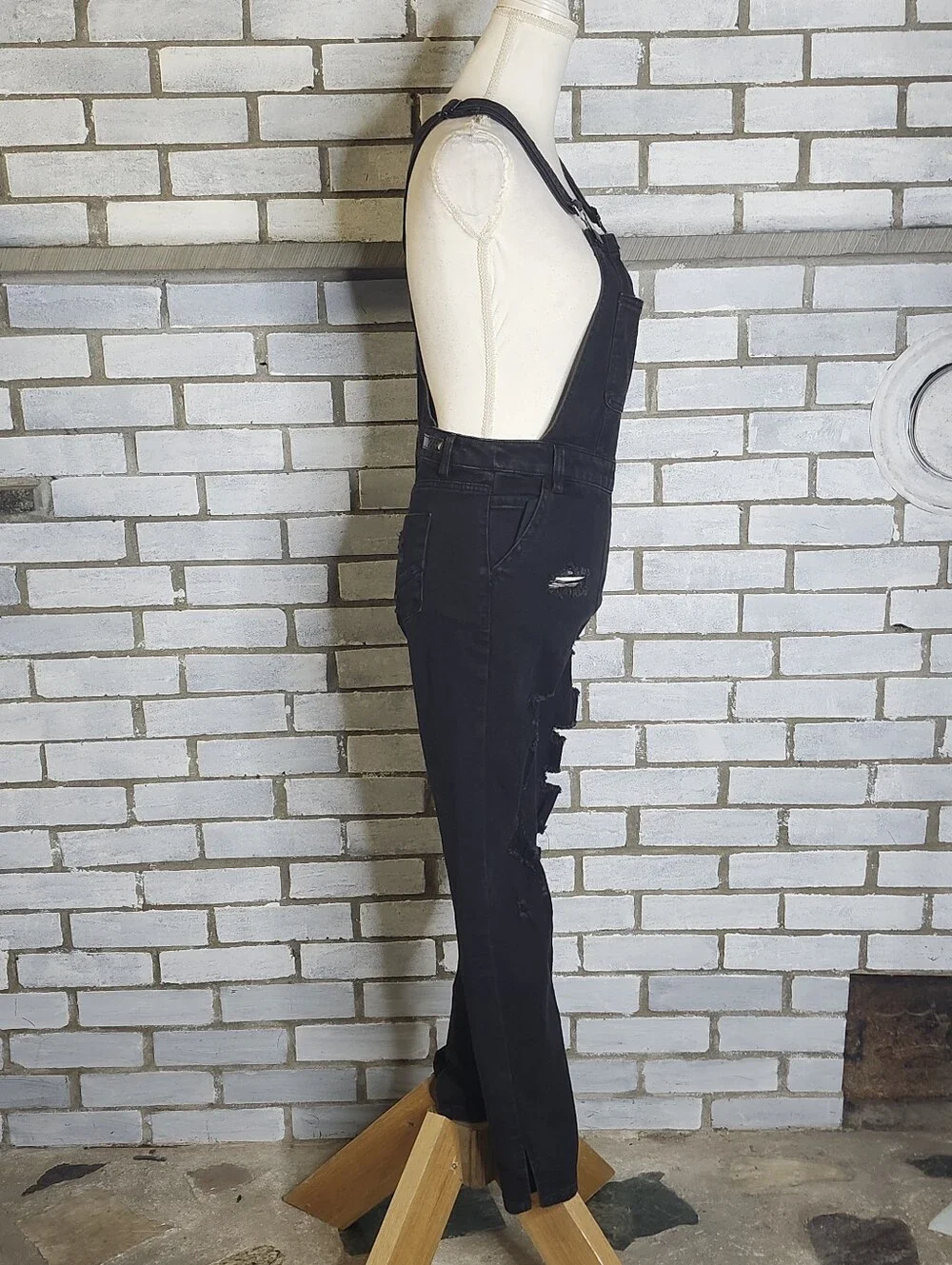 • Dollhouse Junior’s Distressed Denim Jean Skinny Leg Overalls Size 7 Black